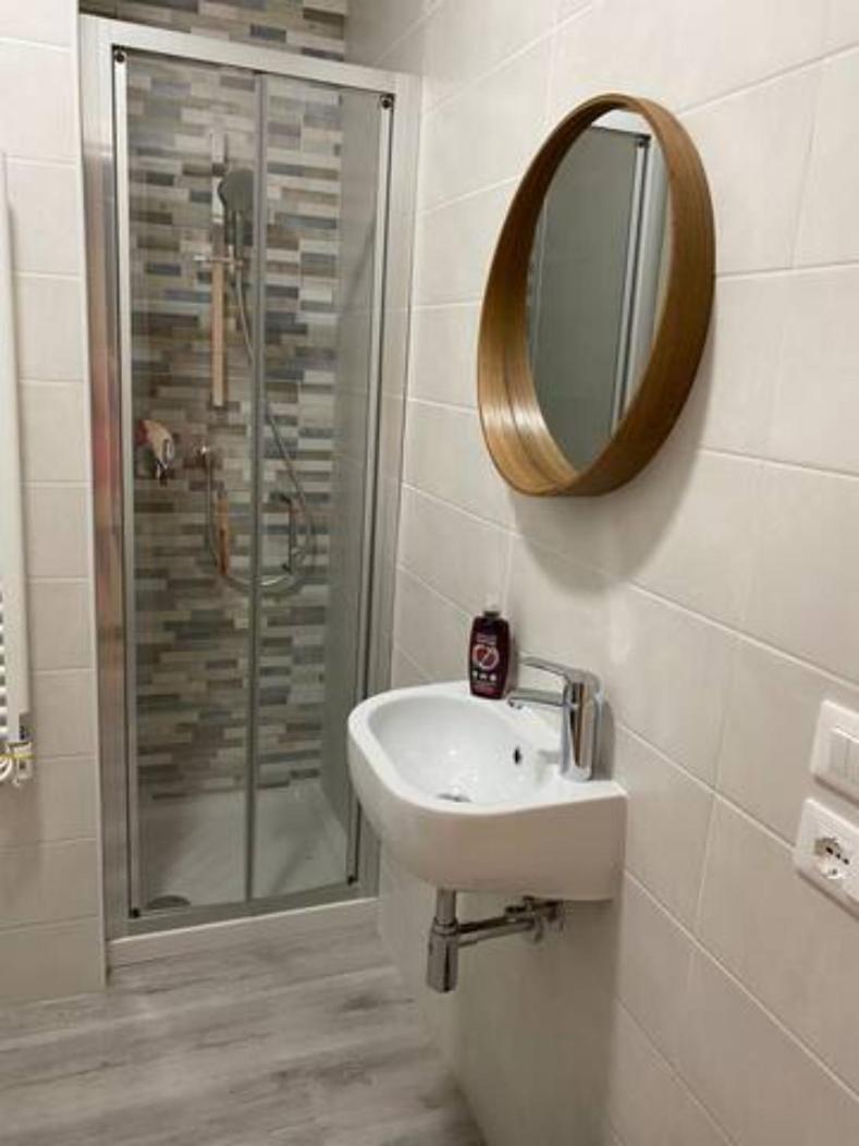 Vittoria Peschiera Apartment Ponti sul Mincio Luaran gambar