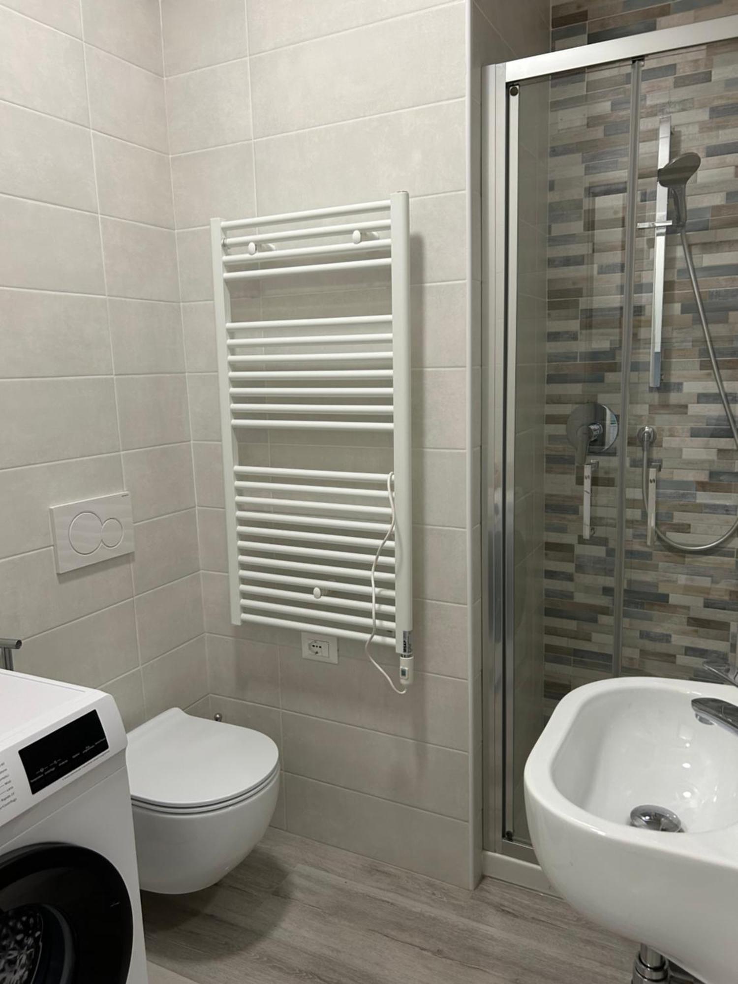 Vittoria Peschiera Apartment Ponti sul Mincio Luaran gambar