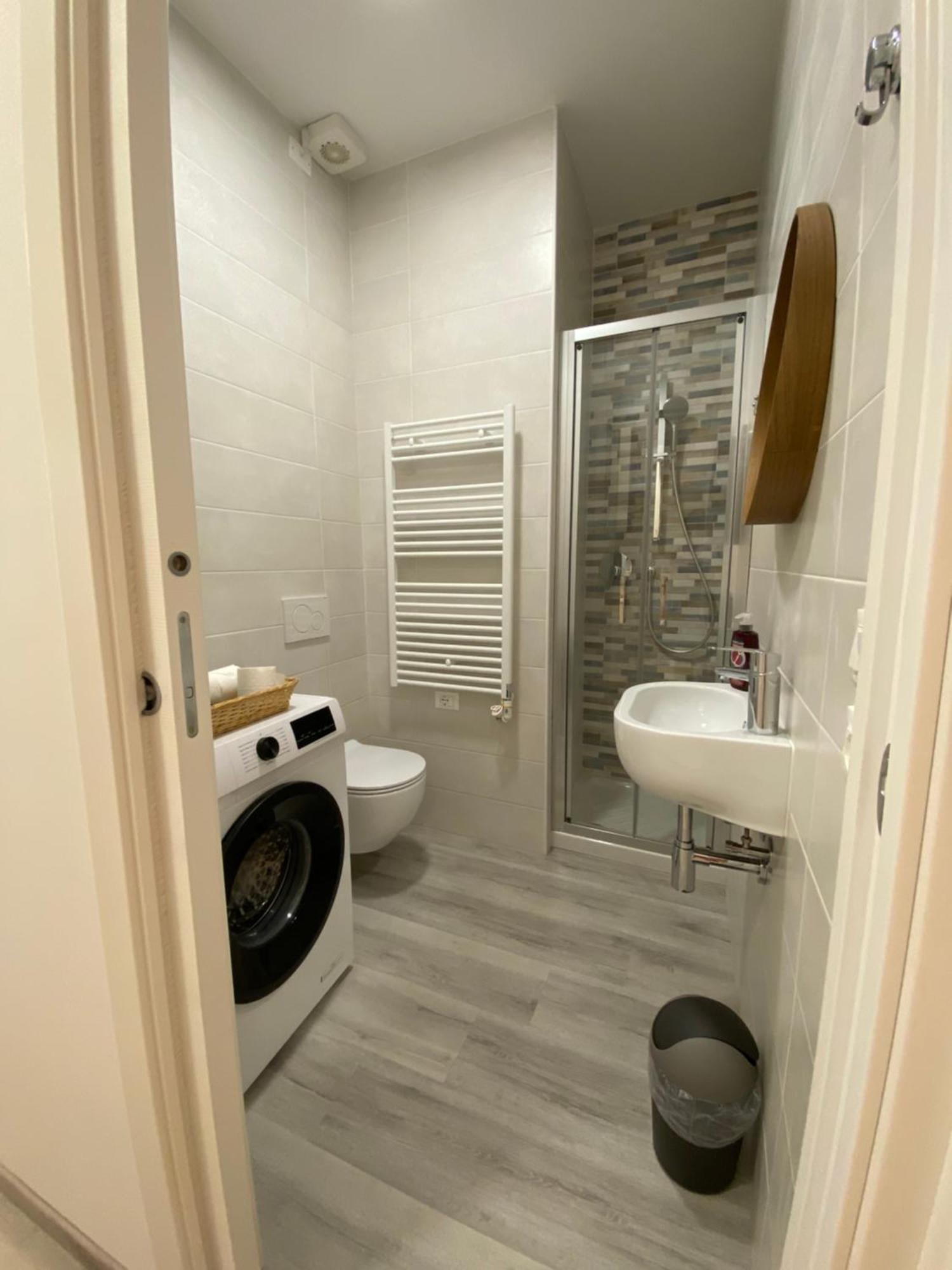 Vittoria Peschiera Apartment Ponti sul Mincio Luaran gambar